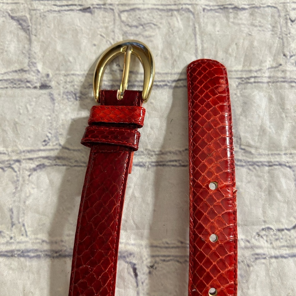 VINTAGE WORTHINGTON HONGKONG MADE RED SNAKESKIN GOLD TONE BUCKLE BELT SIZE VTG L